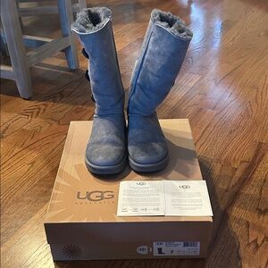 UGG Bailey Button Triplet. Grey.